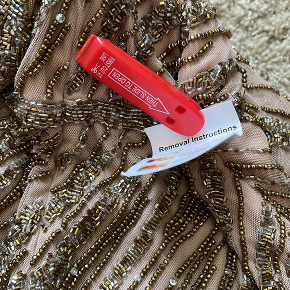 NWT MacDuggal LONG SLEEVE BEADED COLUMN GOWN-
Mocha size‎ 10 - Picture 7 of 7